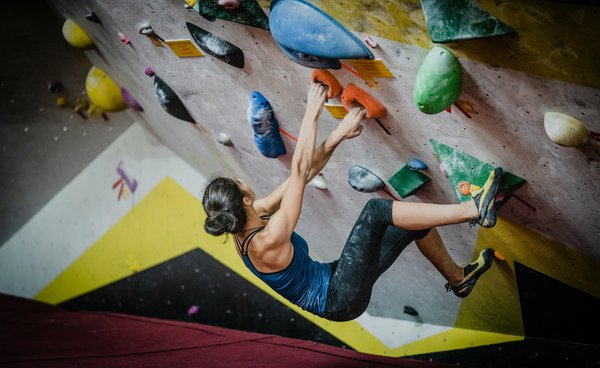 Quels exercices pour améliorer l'endurance en escalade de bloc?